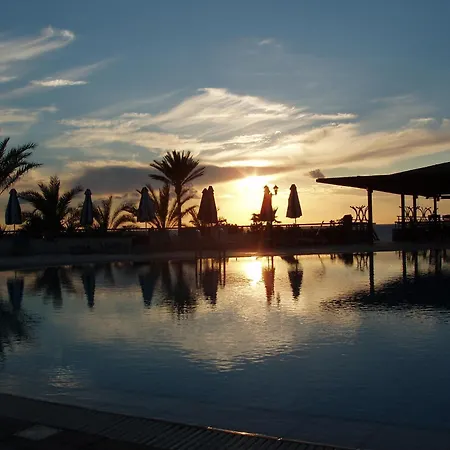 酒店 Helios Bay And 3*