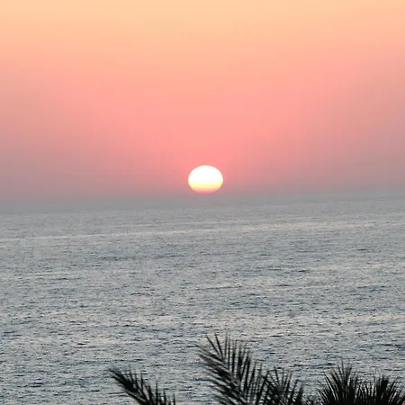 Helios Bay And Χλώρακα