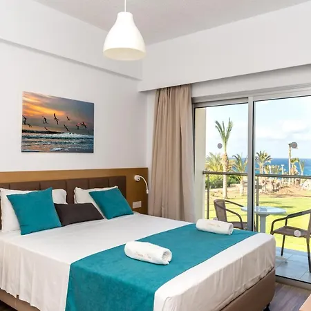 Helios Bay And 酒店